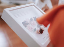 Cargar imagen en el visor de la galería, Marco corazón flores