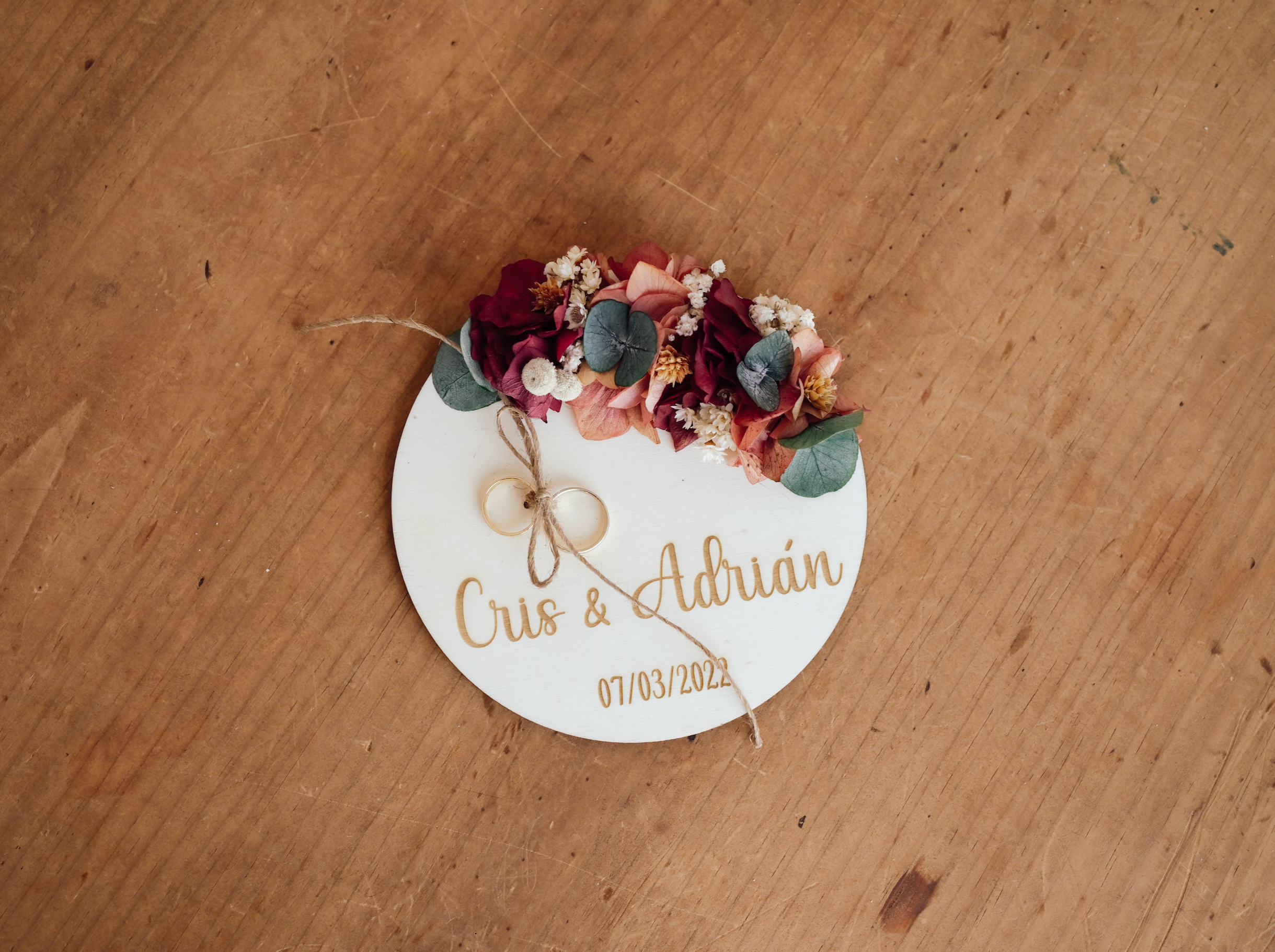 Porta Alianzas Madera Floral – Mims Rose