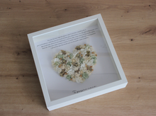 Cargar imagen en el visor de la galería, Marco corazón flores emotivo
