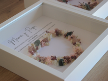 Cargar imagen en el visor de la galería, Marco corazón flores
