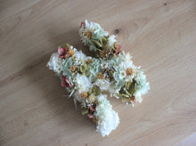 Cargar imagen en el visor de la galería, Inicial flor
