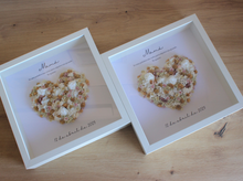 Cargar imagen en el visor de la galería, Marco corazón flores emotivo
