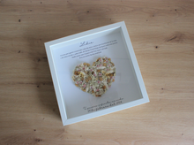 Cargar imagen en el visor de la galería, Marco corazón flores emotivo
