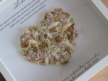 Cargar imagen en el visor de la galería, Marco corazón flores emotivo
