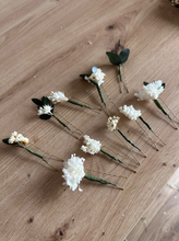 Cargar imagen en el visor de la galería, Horquilla Flores Preservadas Blanco
