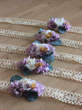 Cargar imagen en el visor de la galería, Pulsera Flores Preservadas
