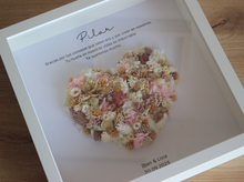 Cargar imagen en el visor de la galería, Marco corazón flores emotivo
